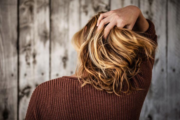 Тусклые и ломкие: 6 ошибок в уходе за волосами